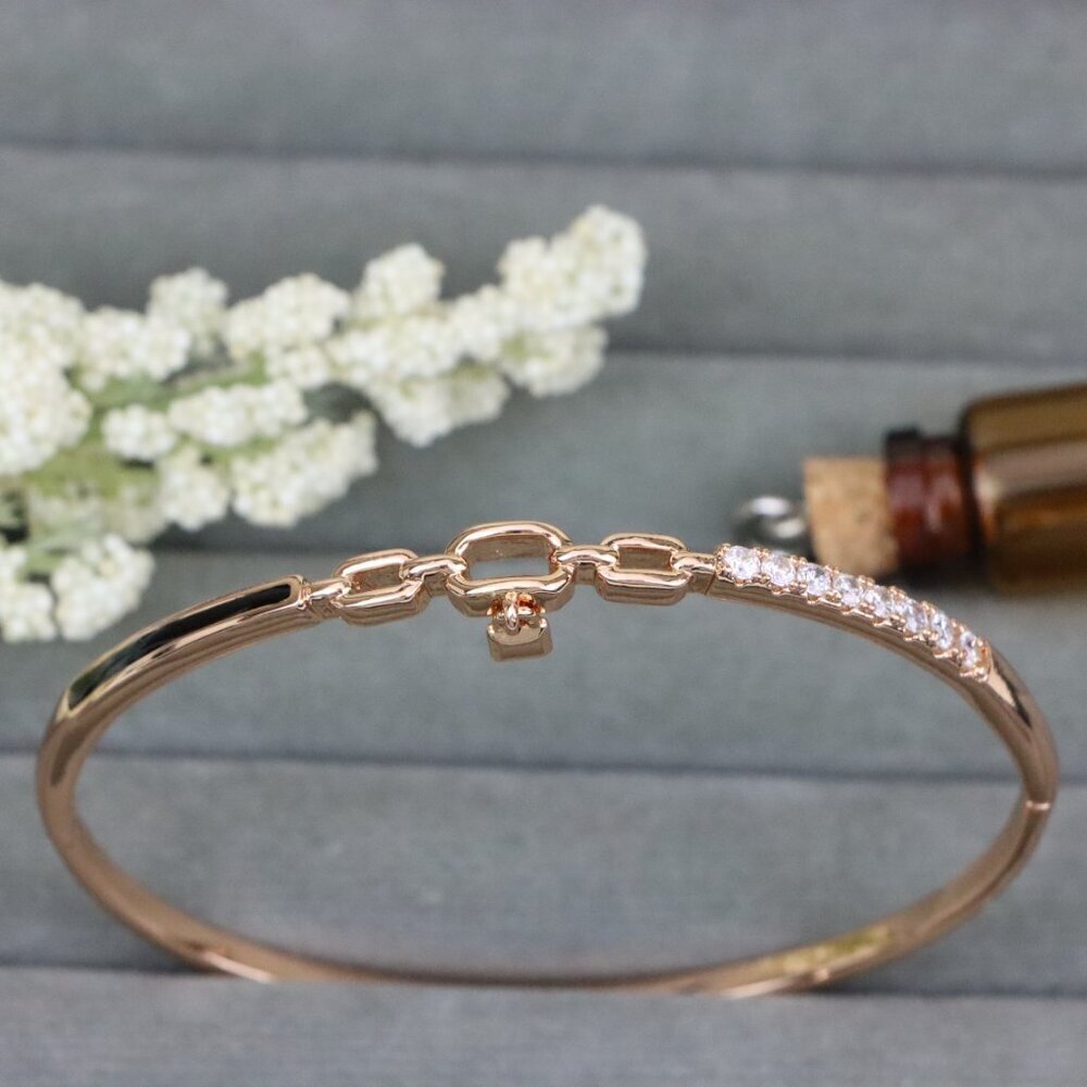 Elegant Rose Gold Bangle with Diamond Accents and Chain Link Charm, XPBL0459